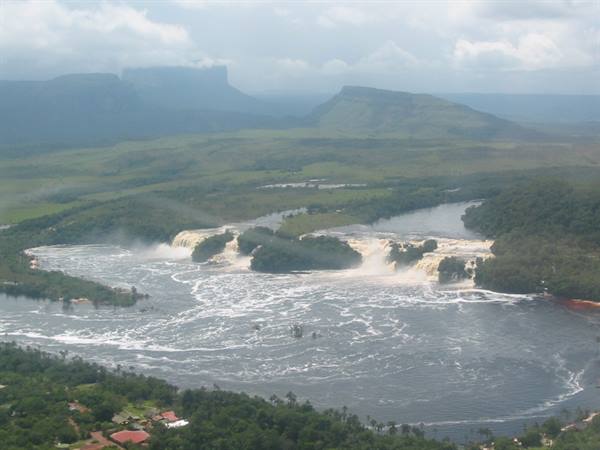 canaima lagoon