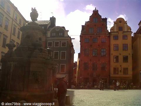 Stortorget square in Stockholm, colorful facades and granite fountain