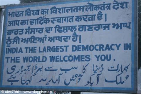 Blue and white welcome sign in Hindi, English and Urdu at India's border