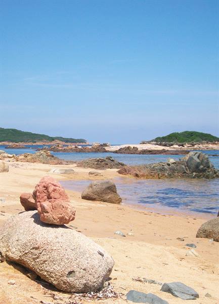 Continuing on foot from San Ciprian southwards