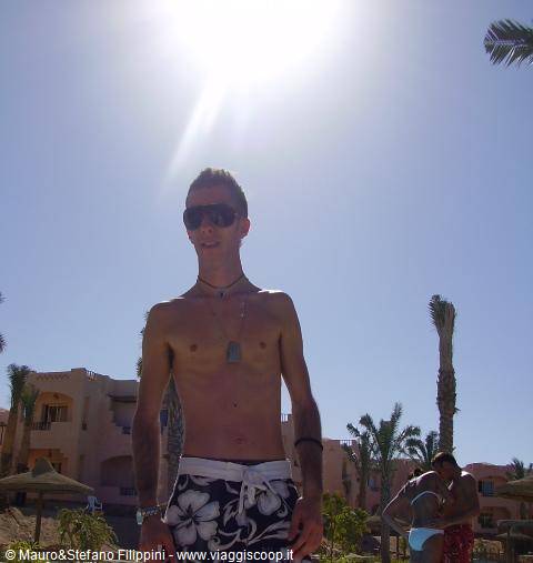 ME (MAURO) IN THE POOL