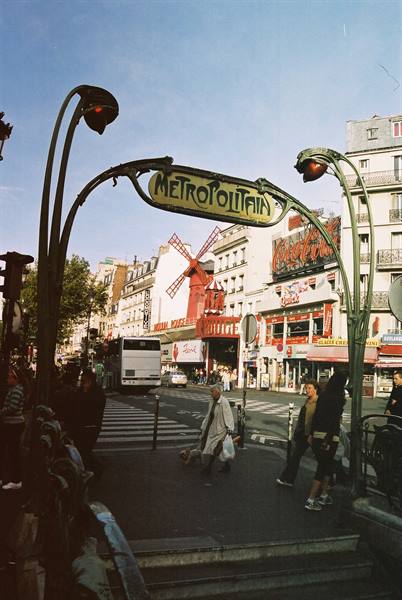 Metro and... Moulin Rouge!!!