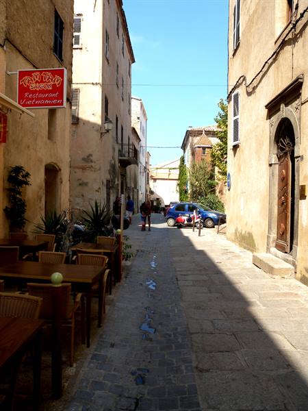 Ile Rousse alley