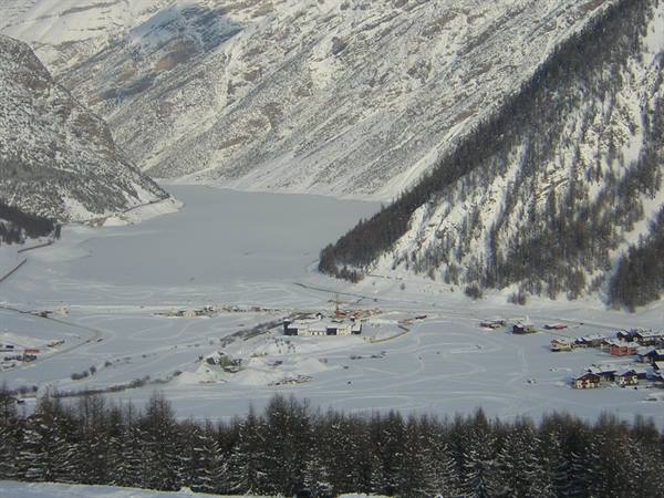 LAKE LIVIGNO ALWAYS SEEN FROM THE TOP OF A SKI SLOPE