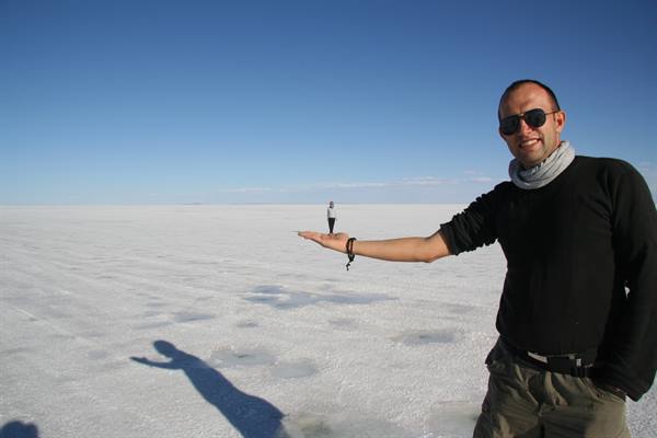 Man in sunglasses does forced perspective trick on tourist, Salar de Uyuni