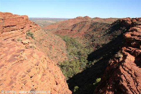 Kings Canyon, red rock walls with green vegetation on the valley floor