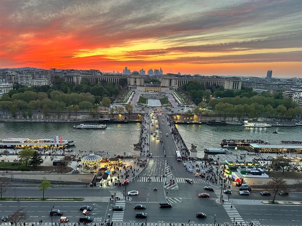 Orange sunset over the Seine in Paris, crowded Pont d'Iéna toward Trocadéro
