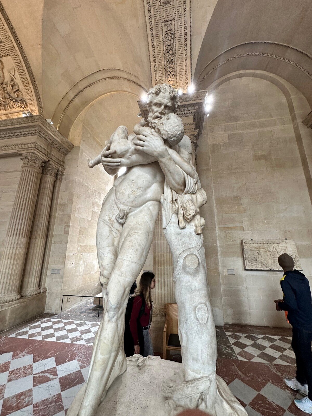 Davanti al Sileno col bambino Gesù al Louvre, meraviglia infinita.