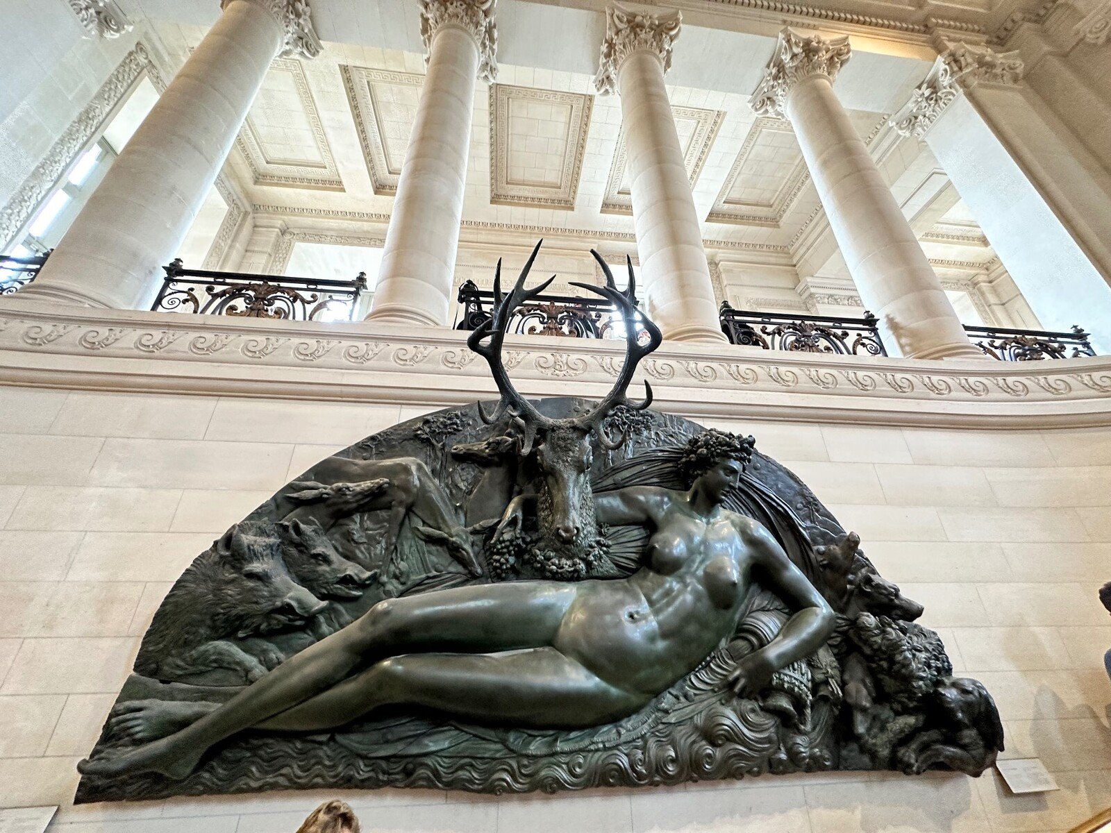 Ammirando questa maestosa scultura al Museo d'Arte di Nantes.