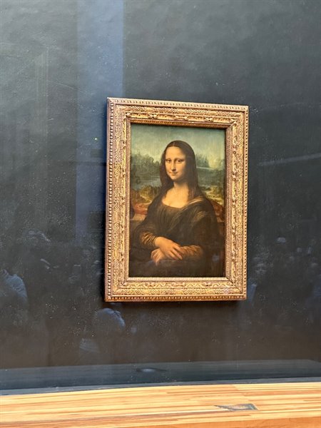 In front of the Mona Lisa's smile at the Louvre, what an emotion!