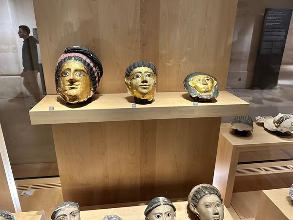 Golden gazes from ancient Egypt: an enchanted afternoon at the museum.