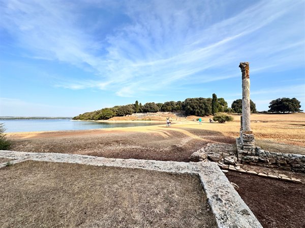 Strolling among the Roman ruins of Brioni, with the sea ahead.