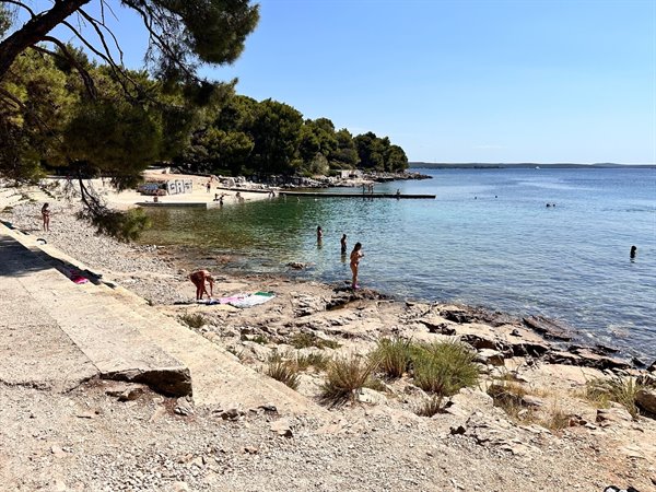 A small hidden cove, turquoise water and silence: authentic summer.