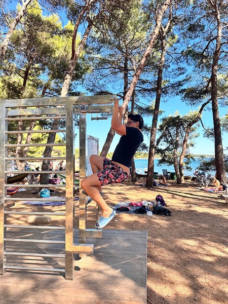 Farewell to the pull-ups among the pines, with the sea waving goodbye.