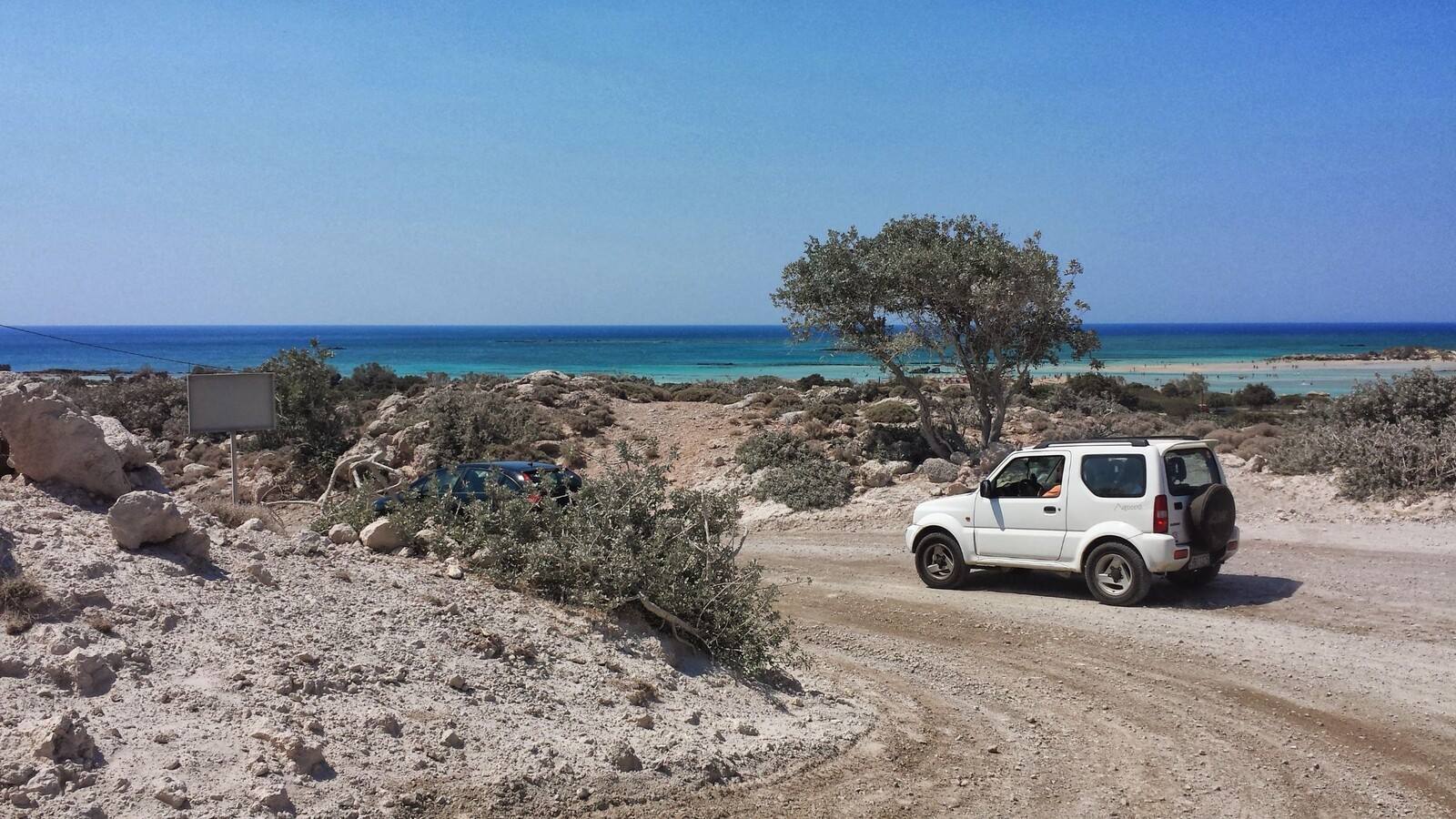 Su un fuoristrada verso Elafonisi, tra sabbia rosa e mare turchese.