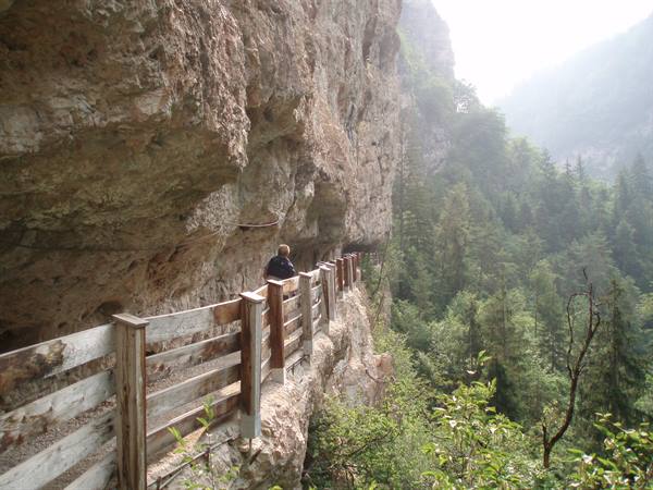 path to San Romedio