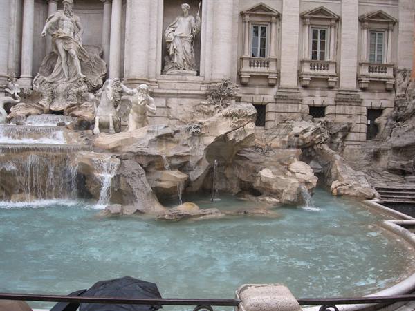 rome - trevi fountain
