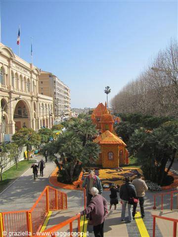 Lemon Festival in Menton: citrus sculptures in Biovès garden, visitors in the sun