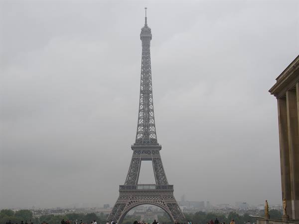 EIFFEL TOWER ON OPEN BUS