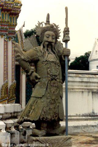 Bangkok: The temple guardian