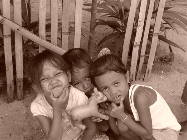 kids in Malapascua