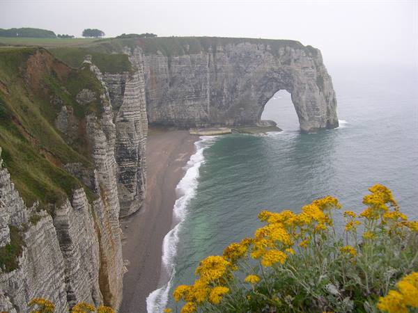 GLIMPSE OF A STRETCH OF CLIFF NEAR ETRETAT (UPPER NORMANDY)