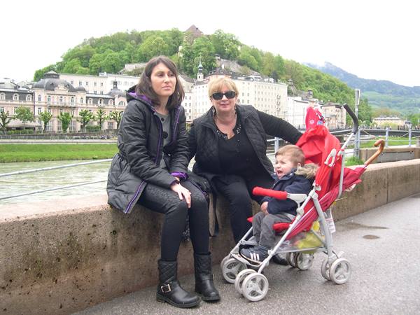 MUM VALENTINA, GRANDMA CARLA AND FEDERICO IN THE CENTRE OF SALZBURG (AUSTRIA)