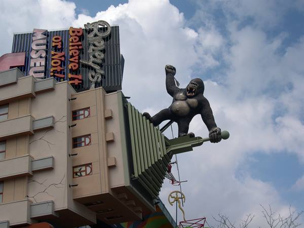 CANADIAN KING KONG . . .