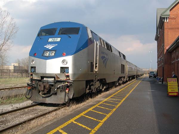 BY TRAIN TOWARDS TORONTO !
