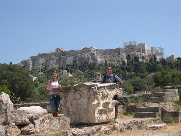 A GIGANTIC 'CORINTHIAN' CAPITAL