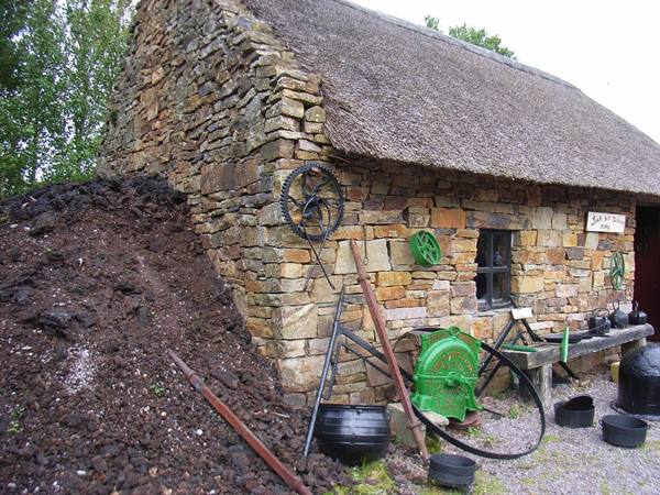 GLENBEIGH - PEAT BOG VILLAGE