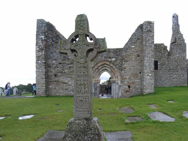 CLONMACNOISE MONASTERY
