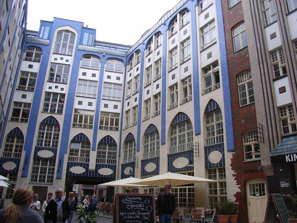 HACKESCHE HÖFE - 9 COURTYARDS