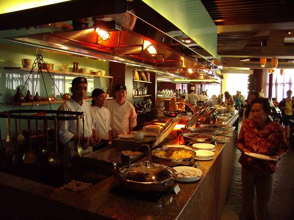 Manila - Breakfast at a hotel in Ortigas