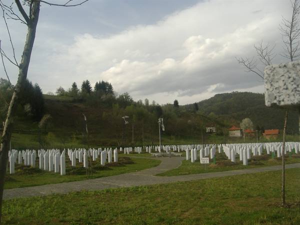 Graves in Srebrenica