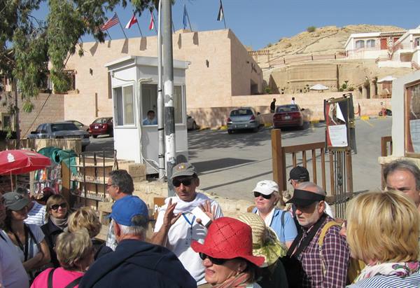 entrance to the Siq