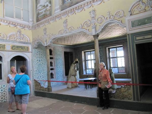 8 Harem Valide room