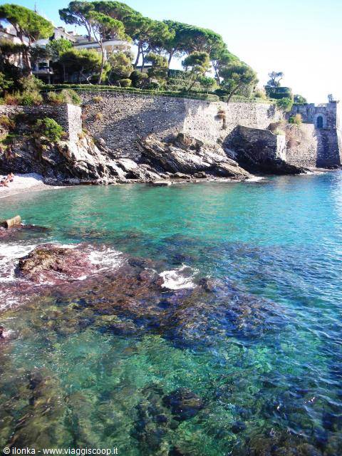 view of rocks and sea of Nervi