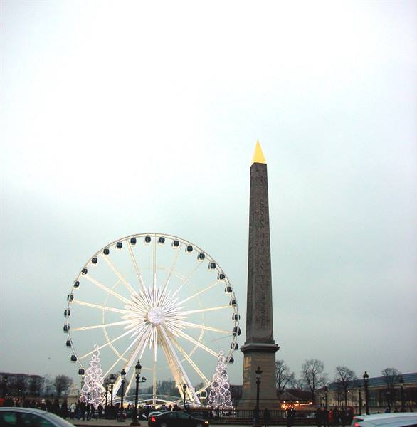 Place de la Concorde: Ferris wheel and obelisk