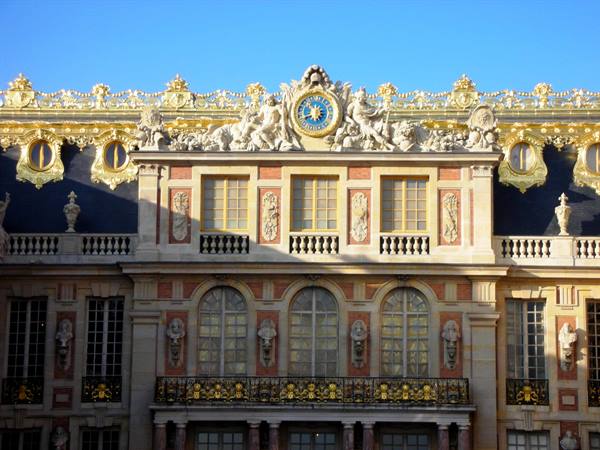 façade of versailles