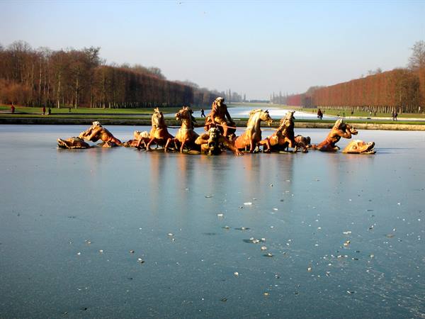 one of the most beautiful (frozen) fountains of versailles