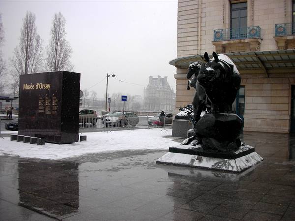 musée d'orsay under the snow