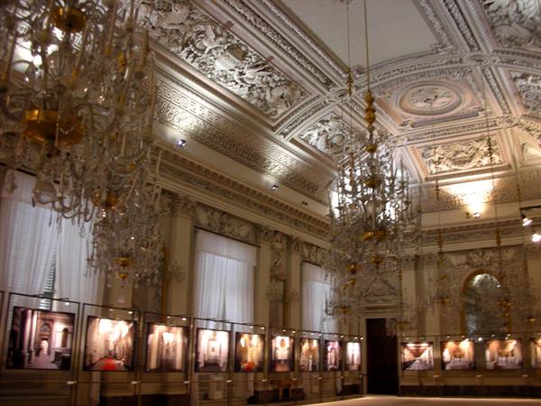 white room of palazzo pitti 