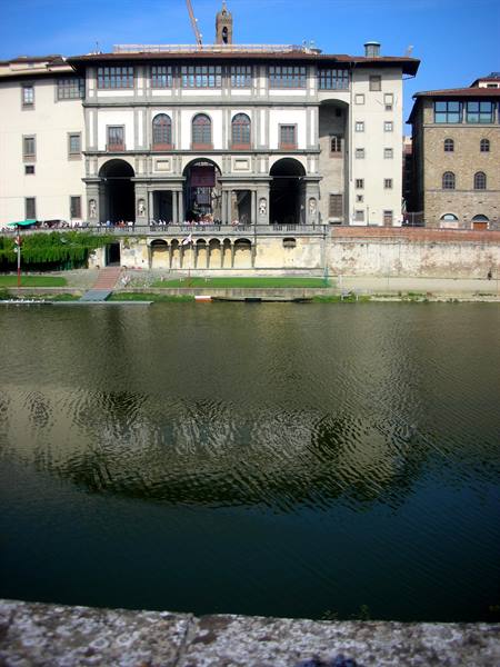 uffizi gallery on the arno
