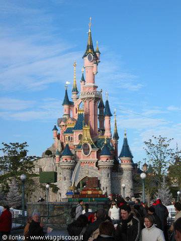 Cinderella's castle: the symbol of the park