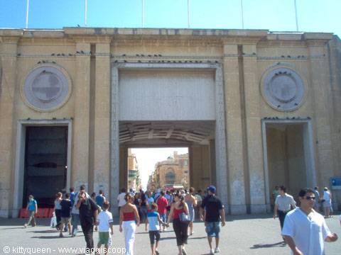 ENTRANCE TO VALLETTA