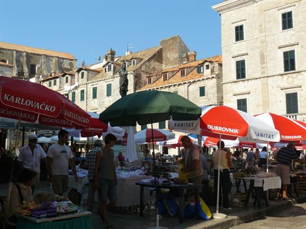 DUBROVNIK - Gundulic Square