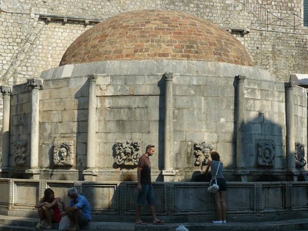 DUBROVNIK - Great Onofrio Fountain