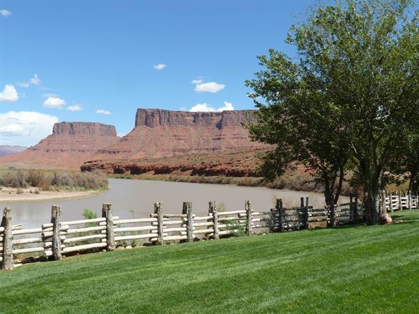 Red Cliff Lodge - Room with a view