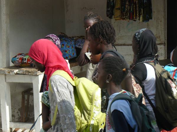 Soumbedioune Craft Market -School group